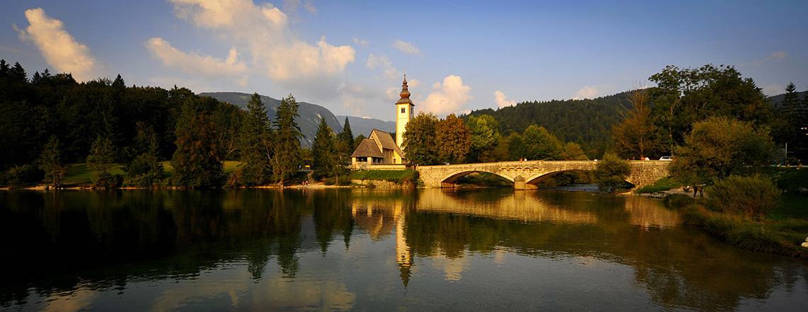 Juliana Trail Helia treking pohodnica v bohinjskem jezeru
